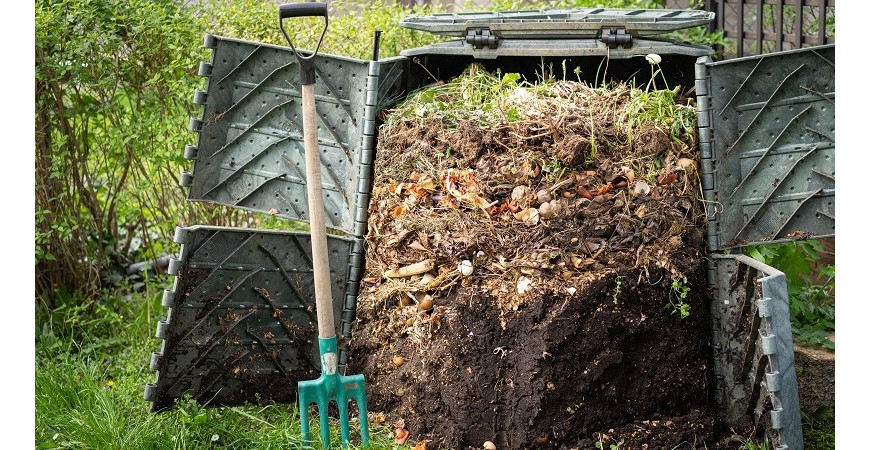 Jak správně kompostovat? Na podzim zahrada poskytuje hromady materiálu